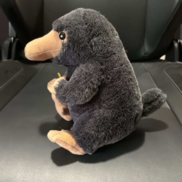 The Noble Collection Fantastic Beasts Niffler Plush - Picture 4 of 6